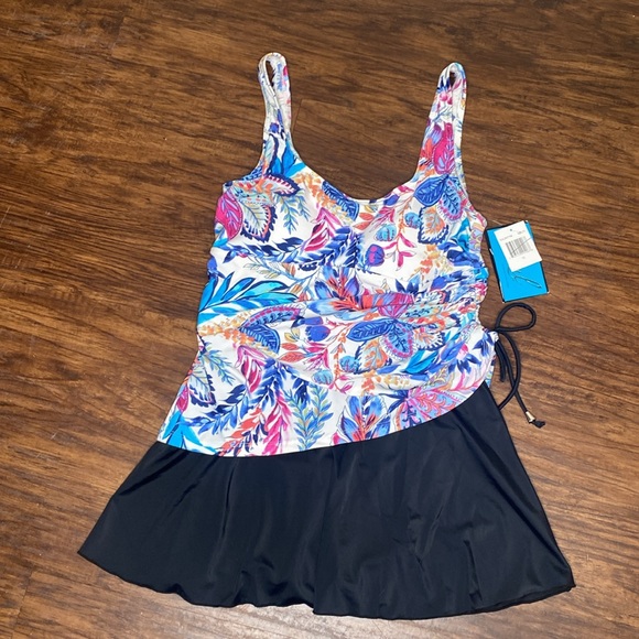 One piece swimsuit - Picture 3 of 12